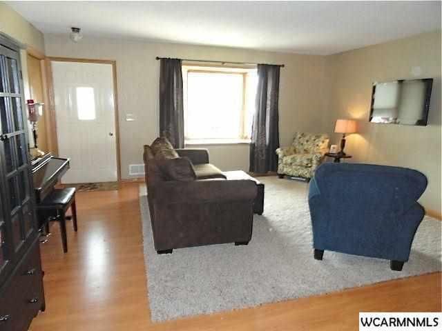 301 Oak St, Lucan, MN 56255
