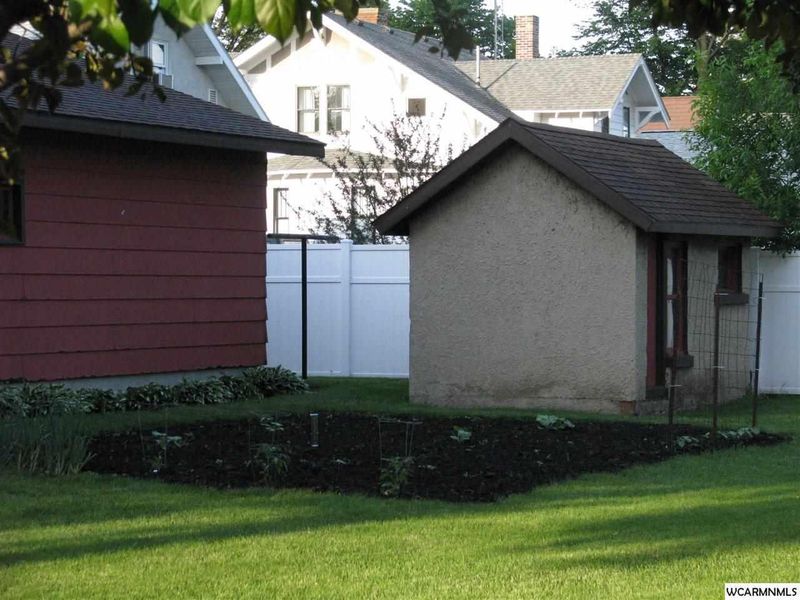 100 NE 1st Ave, Fairfax, MN 55332