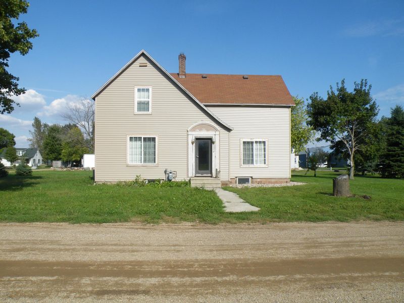 220 9th St, Bingham Lake, MN 56118