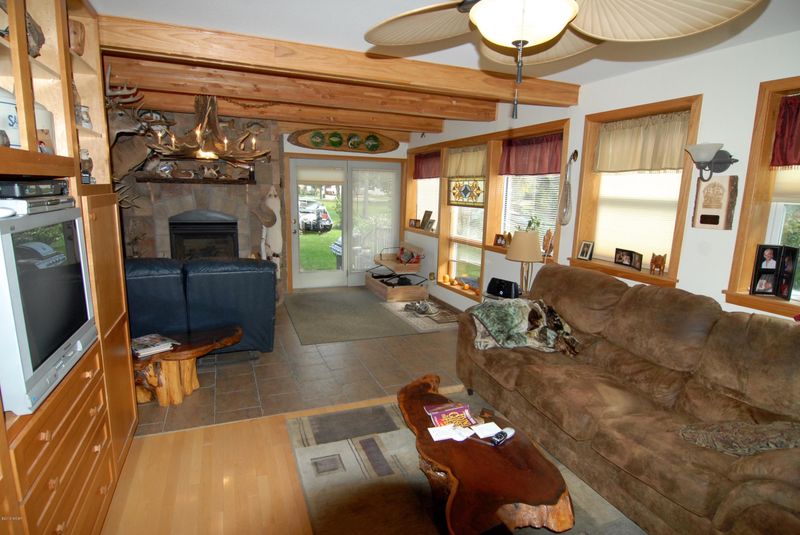 321 9 St S, Bird Island, MN 55310