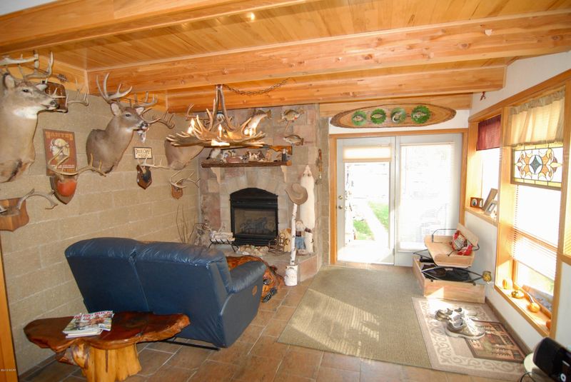 321 9 St S, Bird Island, MN 55310