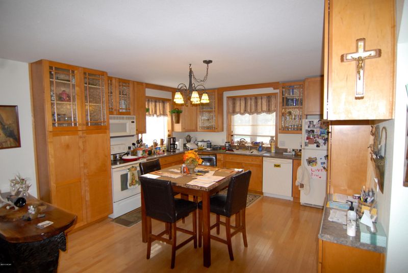 321 9 St S, Bird Island, MN 55310