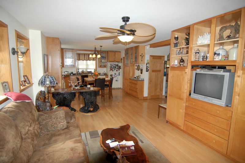 321 9 St S, Bird Island, MN 55310