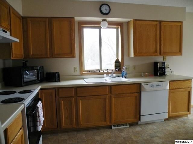 844 Redding Ave, Windom, MN 56101
