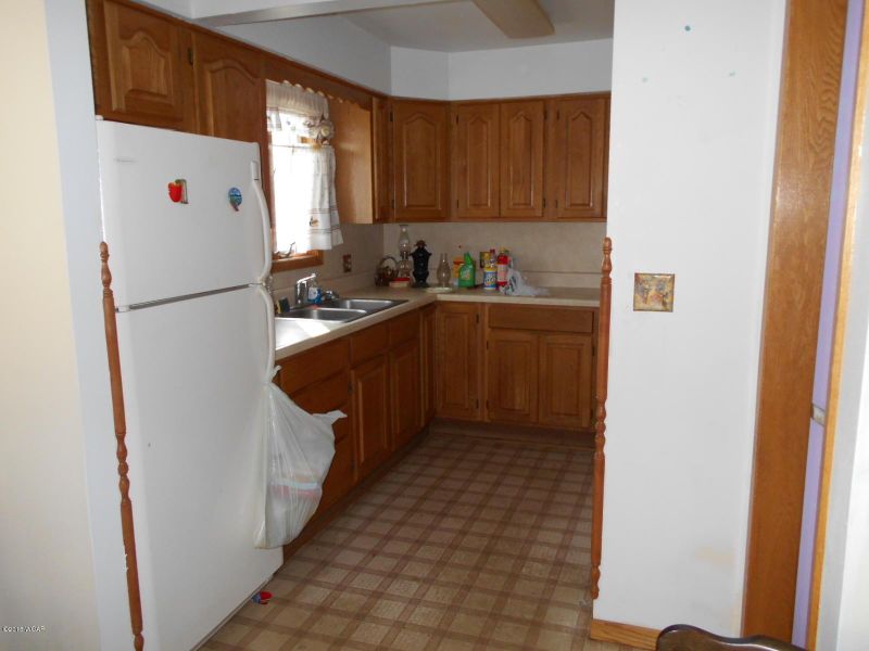 148 5th St, Dawson, MN 56232