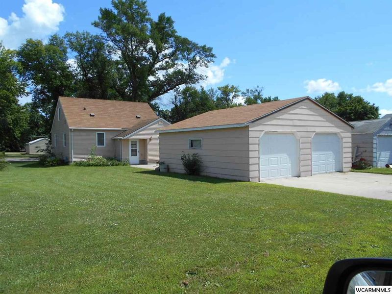 148 5th St, Dawson, MN 56232