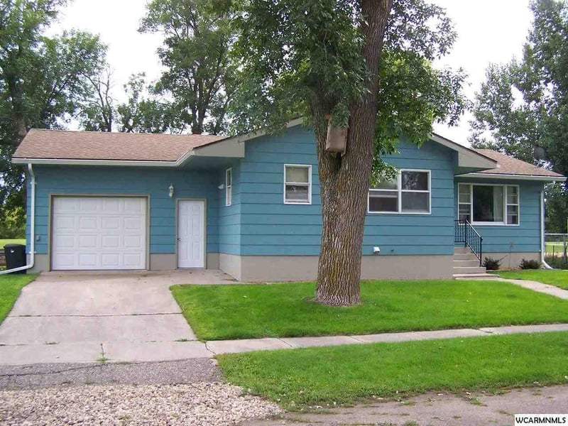 212 E Main St, Dumont, MN 56236