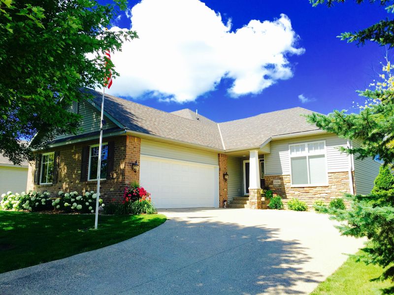 3326 W Eagle Ridge Dr, Willmar, MN 56201