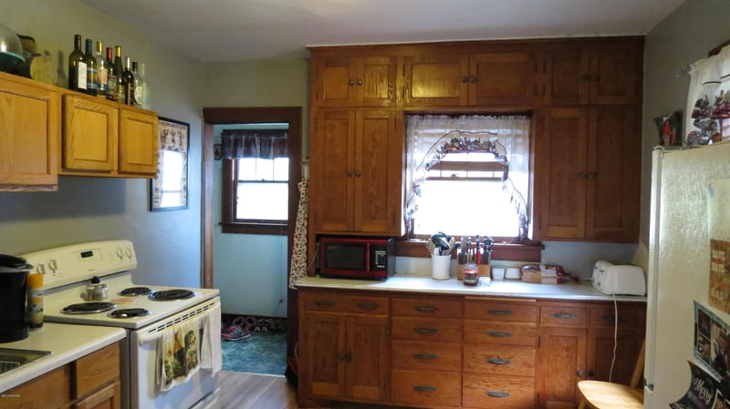 104 1st St N, Darfur, MN 56022