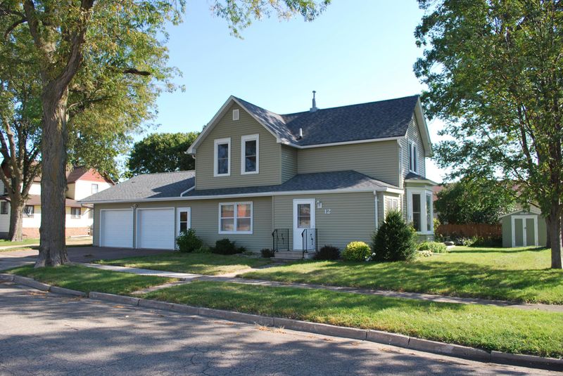 12 Park St, Sherburn, MN 56171