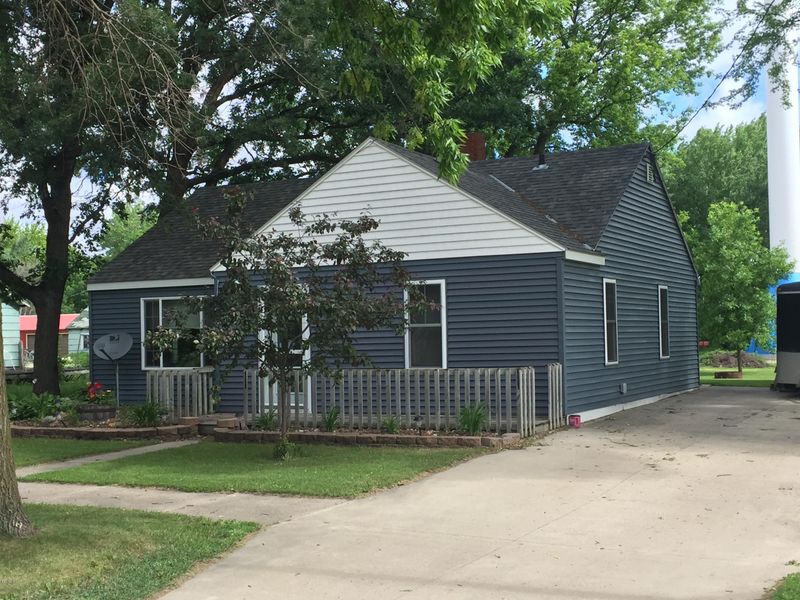 109 NE Dakota Ave, Pennock, MN 56279