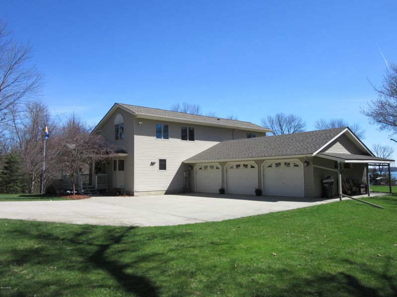 7397 12th St NW, Willmar, MN 56201