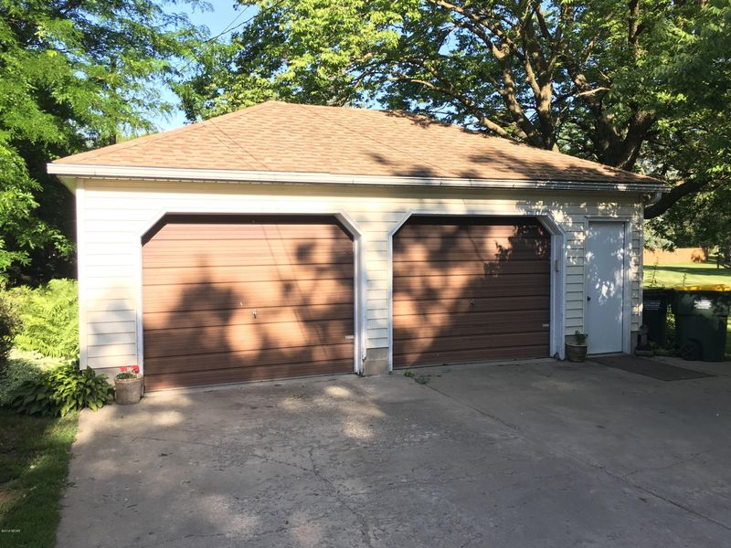 305 3rd St SE, Renville, MN 56284