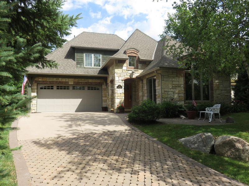 511 Julia Cir, Spicer, MN 56288