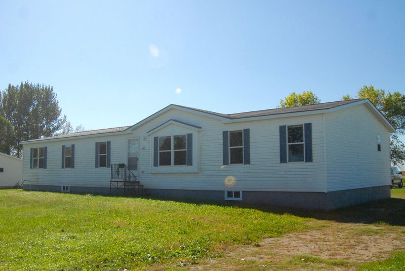 920 Birch Ave W, Hector, MN 55342
