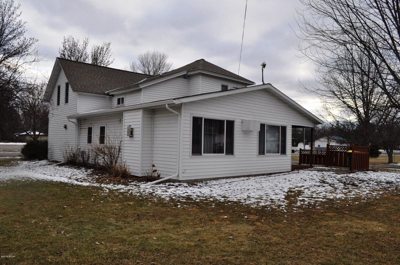 214 Park Ave E, Renville, MN 56284