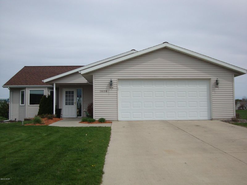 1608 Richland Ave SW, Willmar, MN 56201