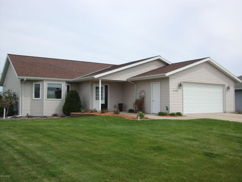 1608 Richland Ave SW, Willmar, MN 56201