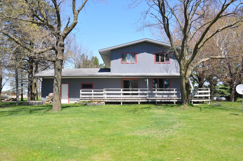 133 Sherwood Park Dr, Okabena, MN 56161