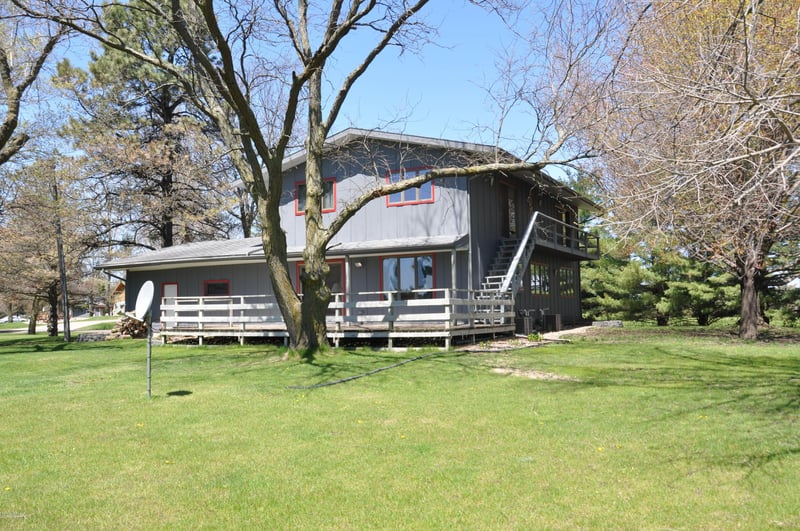 133 Sherwood Park Dr, Okabena, MN 56161