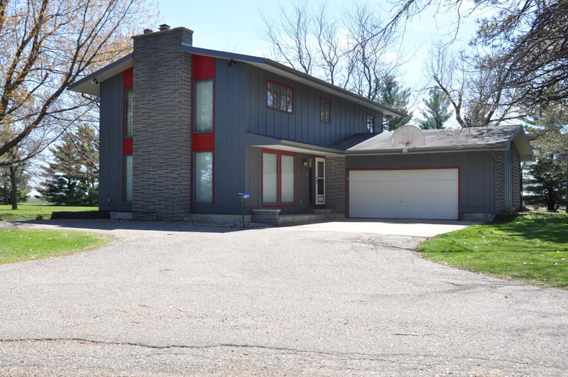 133 Sherwood Park Dr, Okabena, MN 56161