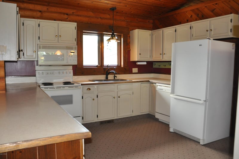 99 Sherwood Park Dr, Okabena, MN 56161