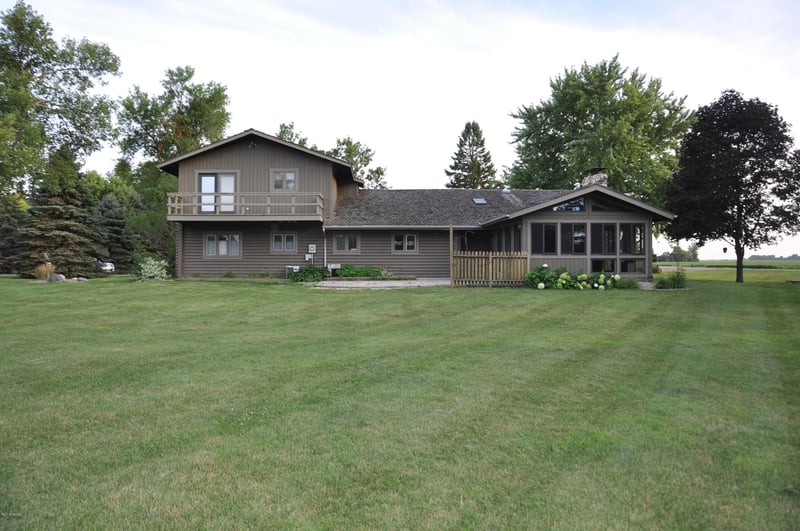 99 Sherwood Park Dr, Okabena, MN 56161