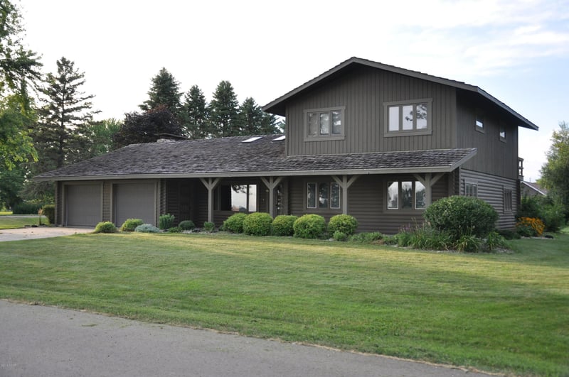 99 Sherwood Park Dr, Okabena, MN 56161