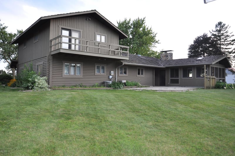 99 Sherwood Park Dr, Okabena, MN 56161