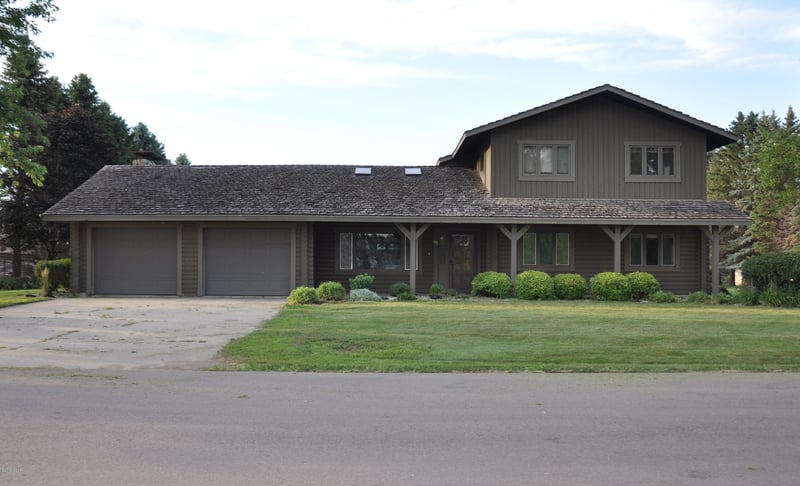 99 Sherwood Park Dr, Okabena, MN 56161