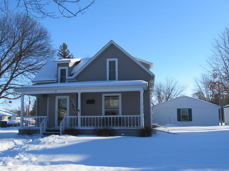117 SE 3rd St, Renville, MN 56284