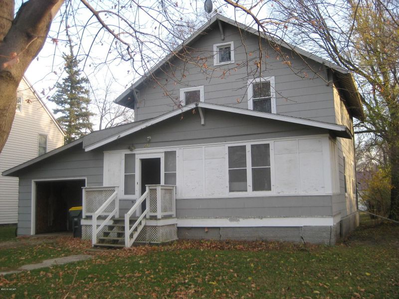 207 4th Ave, Lamberton, MN 56152