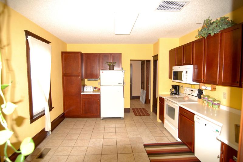 214 S 4 St, Olivia, MN 56277