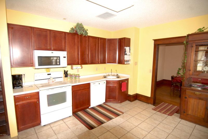 214 S 4 St, Olivia, MN 56277
