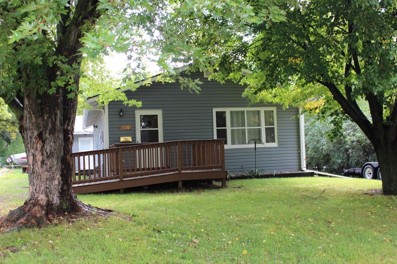110 Cedar St NE, New London, MN 56273