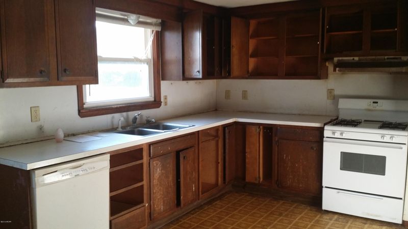 1168 Dewey St, Wabasso, MN 56293