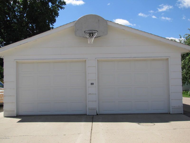 743 N Freeman Ave, Luverne, MN 56156