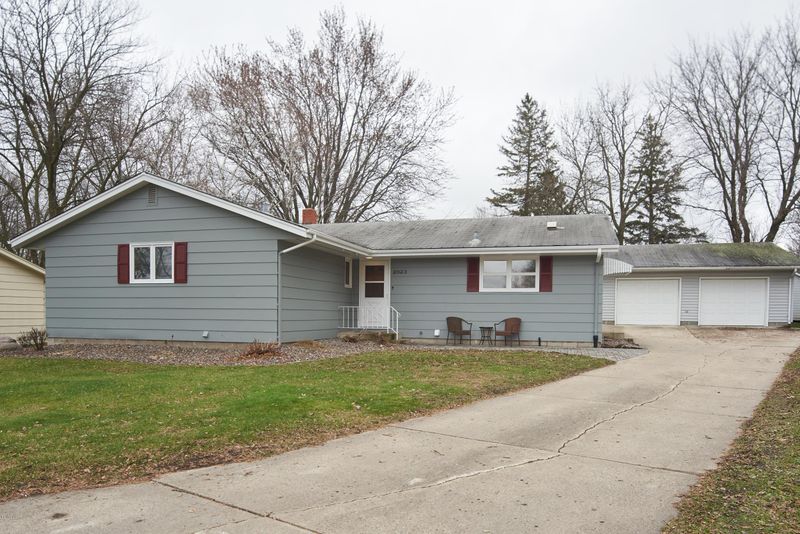 2023 5th St SW, Willmar, MN 56201
