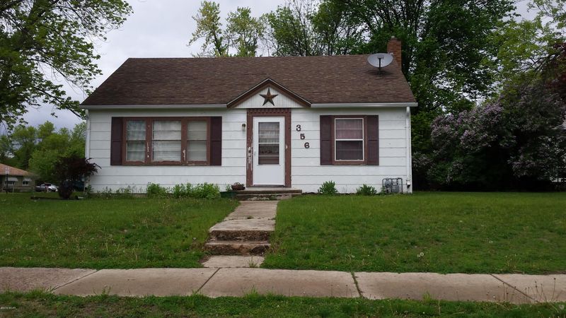 356 16th St, Windom, MN 56101
