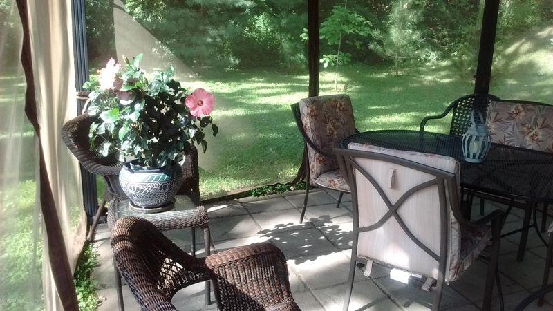 205 1 Ave SE, New London, MN 56273