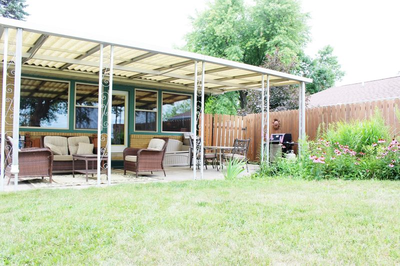 1520 S Shore Dr, Worthington, MN 56187