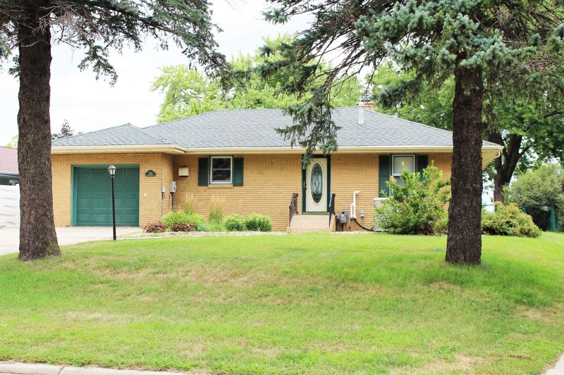 1520 S Shore Dr, Worthington, MN 56187