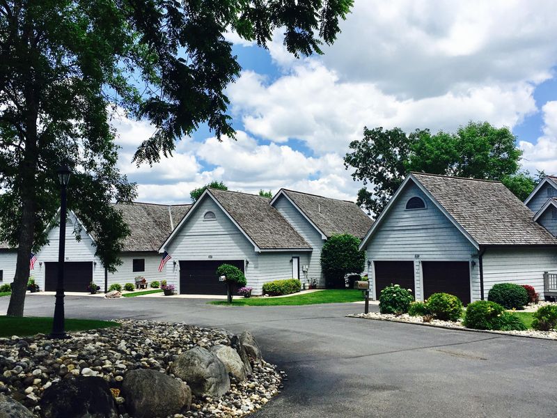 435 Lake Ave S, Spicer, MN 56288