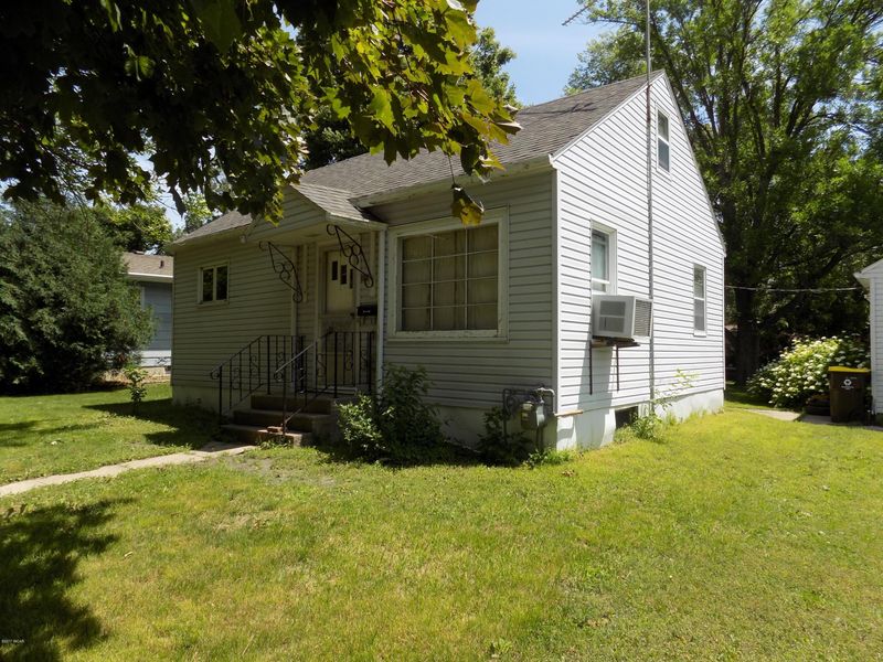 314 N 2nd Ave E, Truman, MN 56088