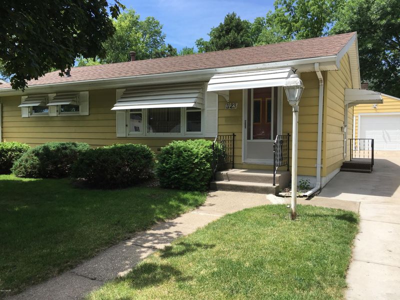 1123 N Orient St, Fairmont, MN 56031