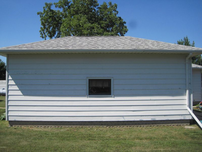 209 Indiana Ave, Adrian, MN 56110