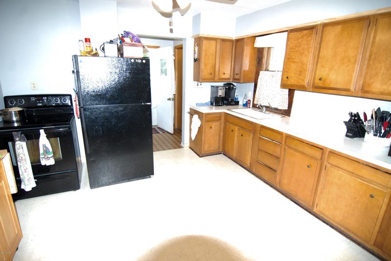 207 S 5th St, Olivia, MN 56277