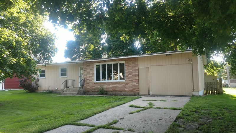 319 Park St, Sherburn, MN 56171