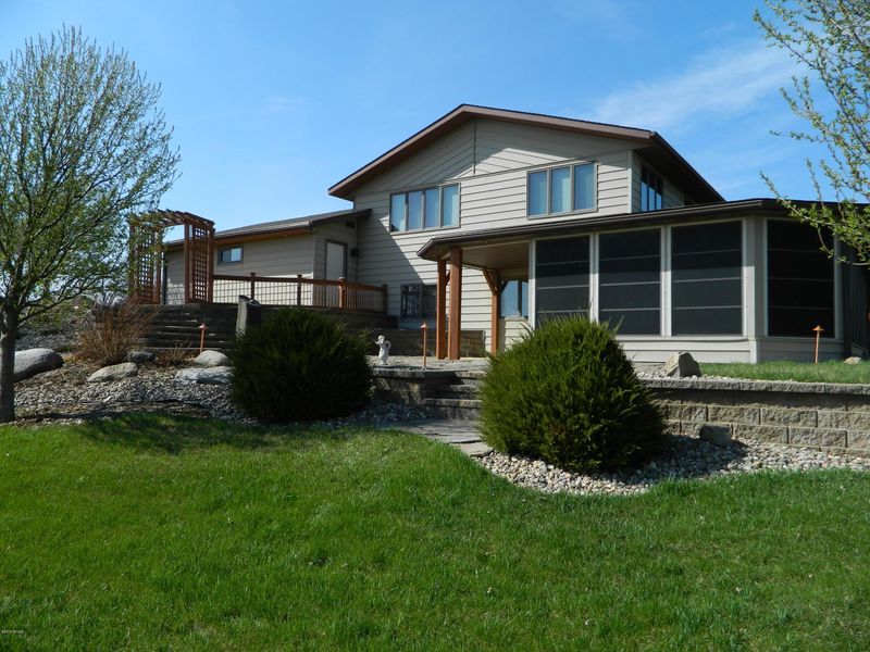 718 Pennsylvania Ave, Adrian, MN 56110