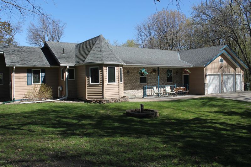 8518 Oak Ridge Dr, Spicer, MN 56288